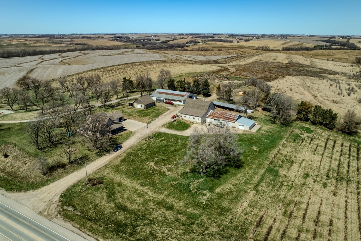 19640 Pawnee Rd, Bennington, NE 68007